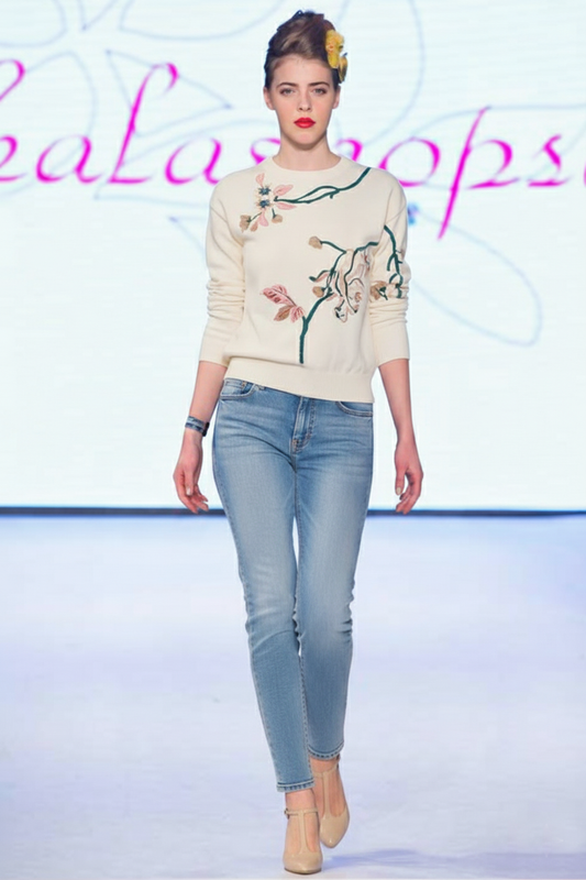 Pull LUANA  brodé de fleurs et motifs végétaux écru en viscose, look pull jean