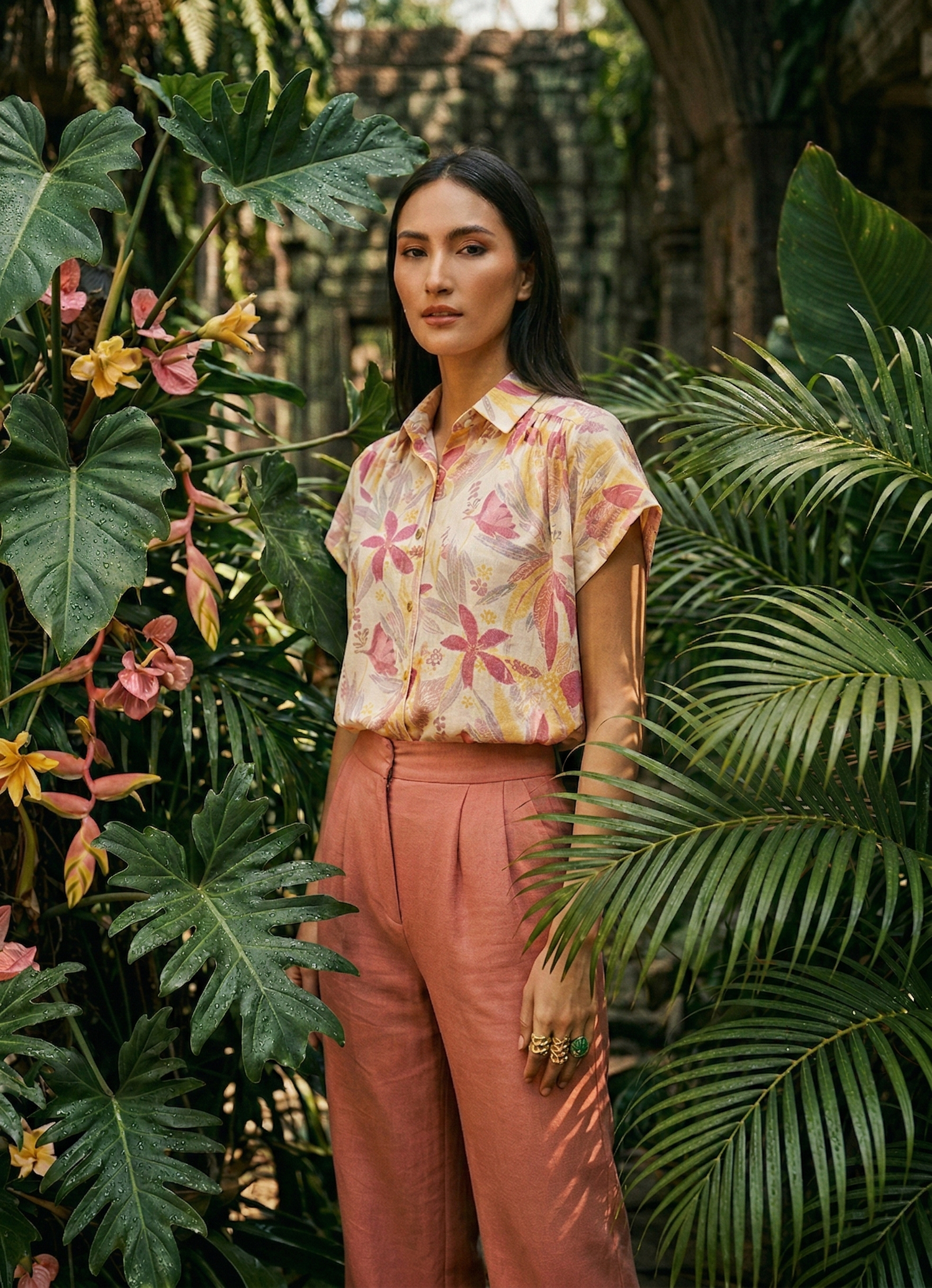 Découvrez notre nouvelle capsule, une ode à la lumière, à la douceur et à la renaissance de la nature entièrement produite à partir de matières premières écologiques, certifiées, labellisées et recyclées.