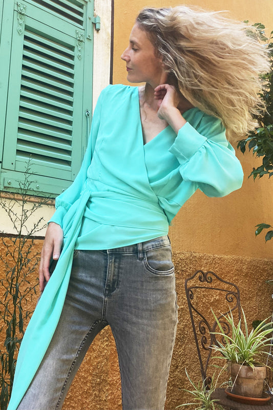 Cache-coeur ZOE céladon - Phalaenopsis Paris - Blouse à manches longues en crêpe vert menthe à nouer